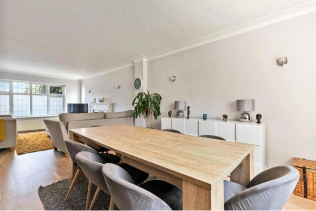 Large Family Home Near Richmond Park Ню Молдън Екстериор снимка
