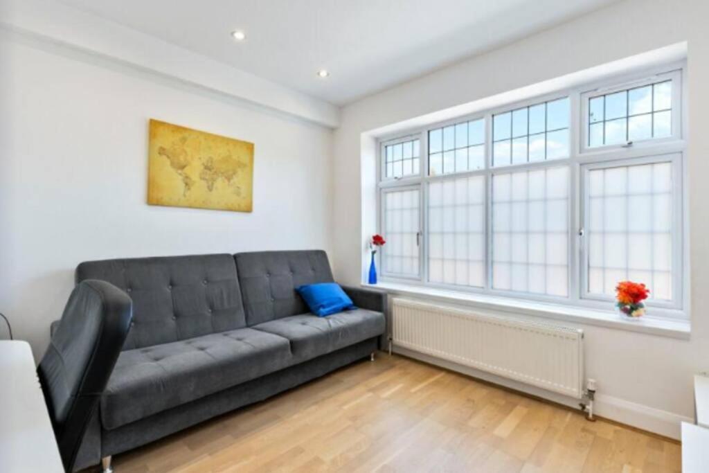 Large Family Home Near Richmond Park Ню Молдън Екстериор снимка