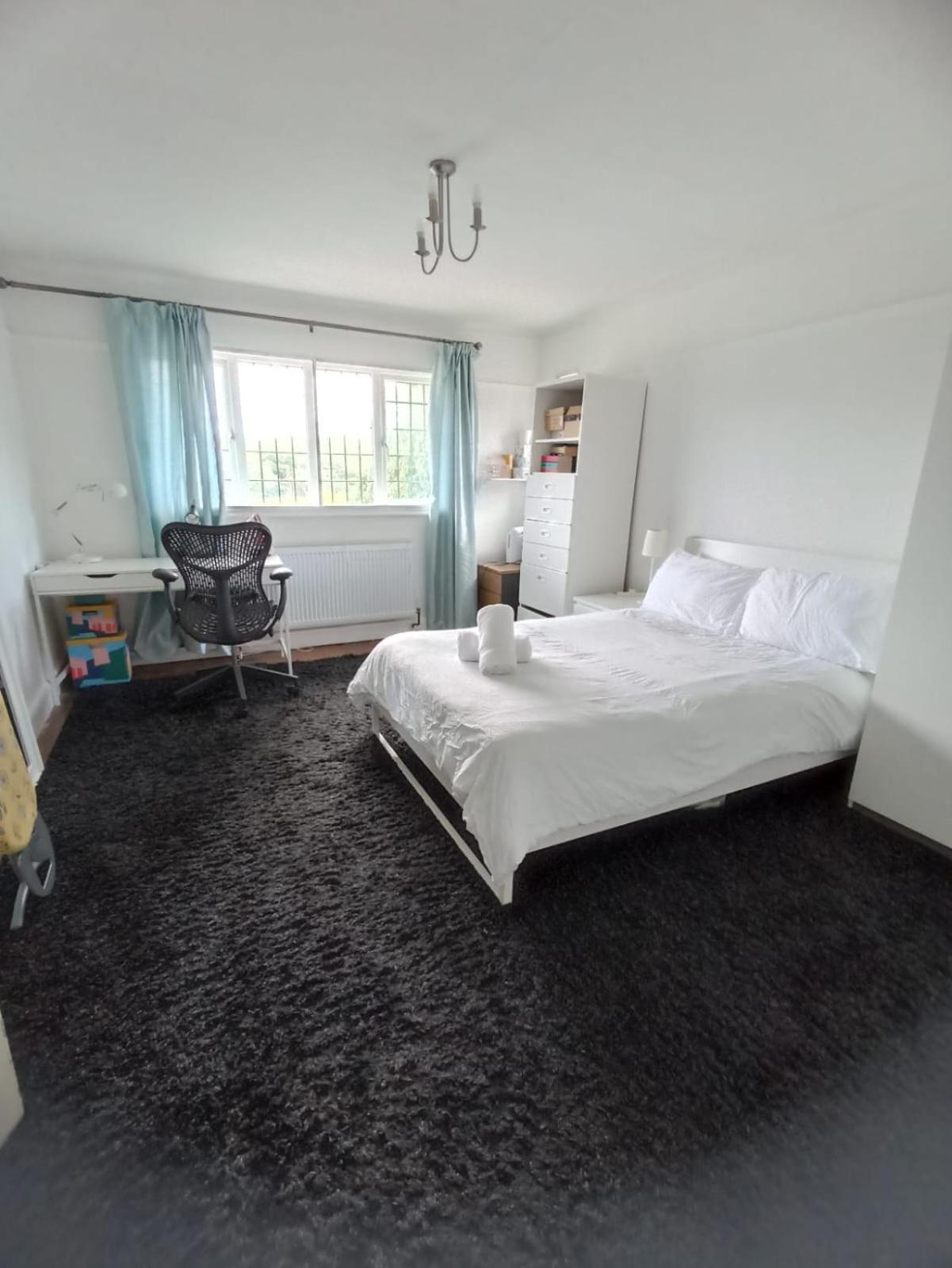 Large Family Home Near Richmond Park Ню Молдън Екстериор снимка