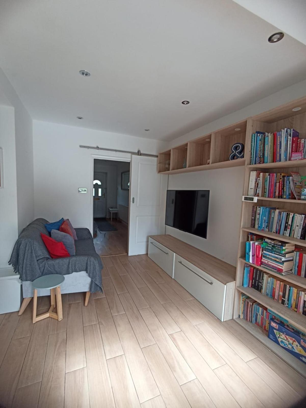 Large Family Home Near Richmond Park Ню Молдън Екстериор снимка