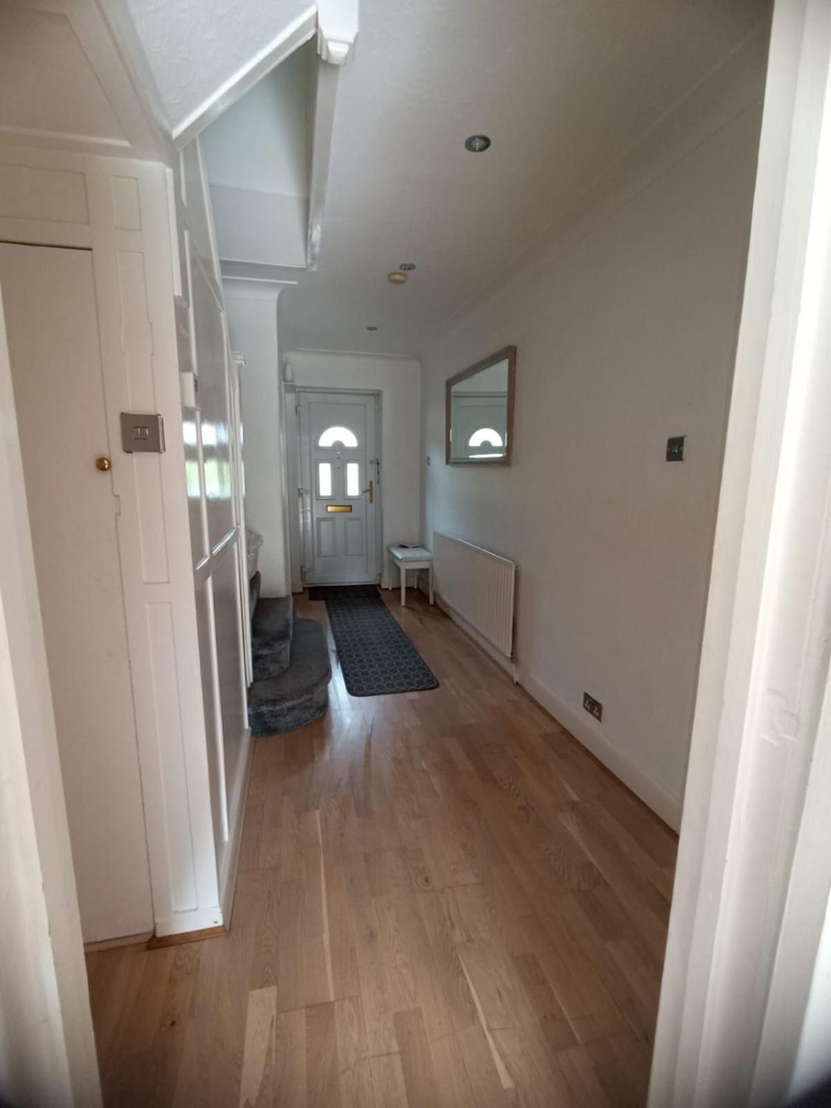Large Family Home Near Richmond Park Ню Молдън Екстериор снимка