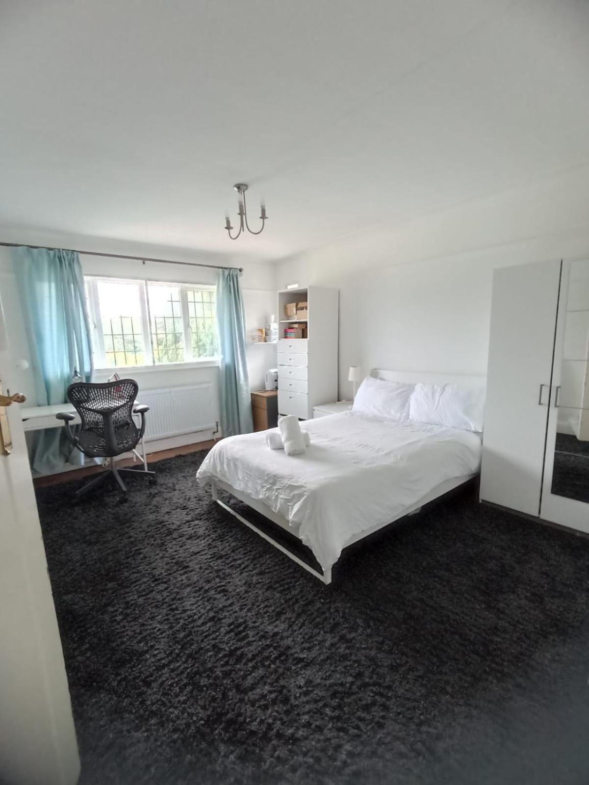 Large Family Home Near Richmond Park Ню Молдън Екстериор снимка